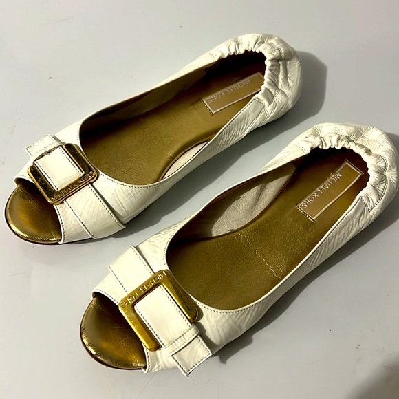 Preowned MICHAEL KORS peep toes flats. White. Size 7M. Made in Italy. - Picture 3 of 8